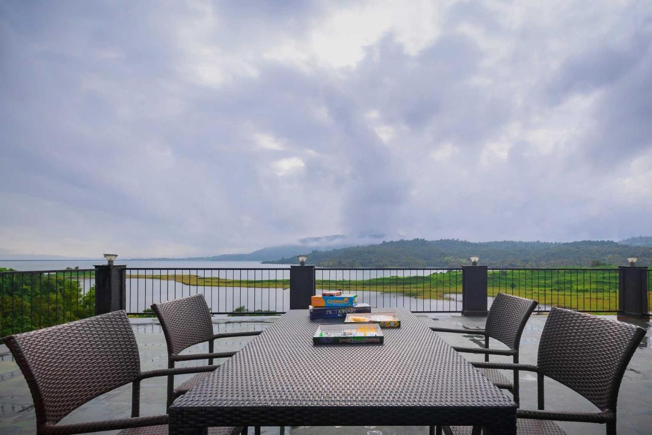 Sunset Boulevard By Stayvista - Lakeside Villa With Pet-Friendly Ambiance, Deck, Terrace, Plunge Pool & Modern Flair Карджат Екстериор снимка