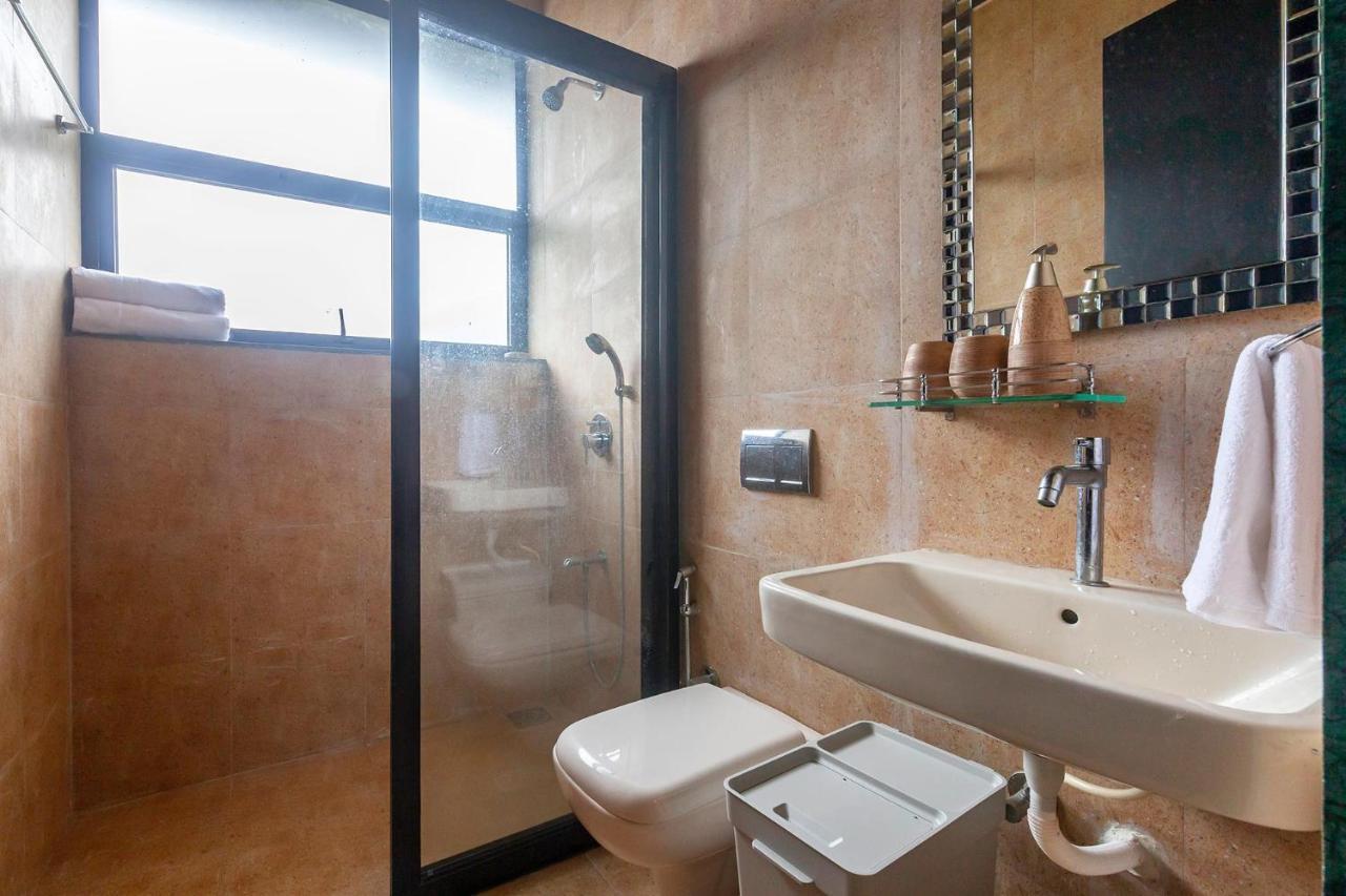 Sunset Boulevard By Stayvista - Lakeside Villa With Pet-Friendly Ambiance, Deck, Terrace, Plunge Pool & Modern Flair Карджат Екстериор снимка