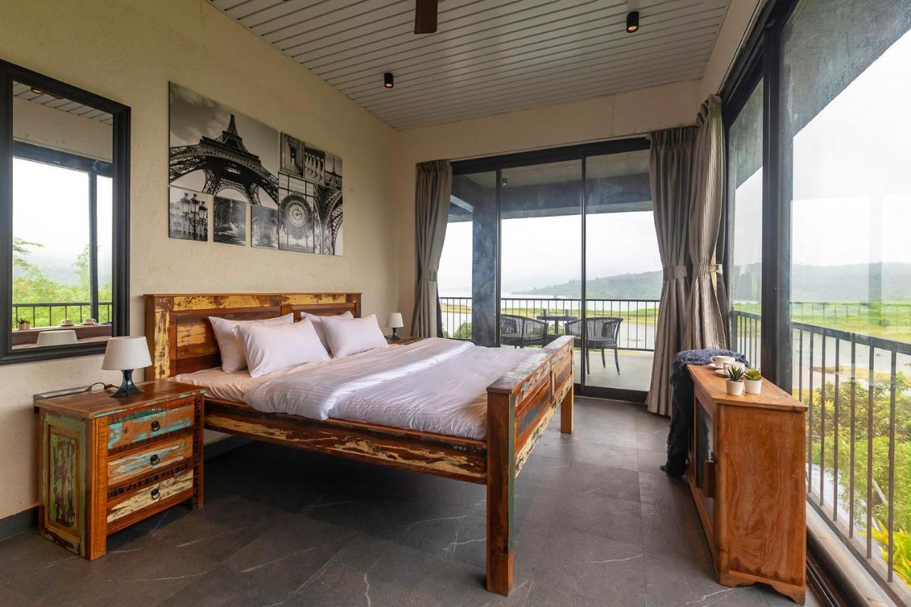 Sunset Boulevard By Stayvista - Lakeside Villa With Pet-Friendly Ambiance, Deck, Terrace, Plunge Pool & Modern Flair Карджат Екстериор снимка