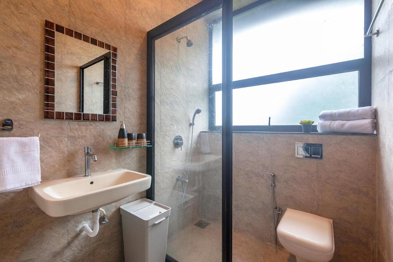 Sunset Boulevard By Stayvista - Lakeside Villa With Pet-Friendly Ambiance, Deck, Terrace, Plunge Pool & Modern Flair Карджат Екстериор снимка