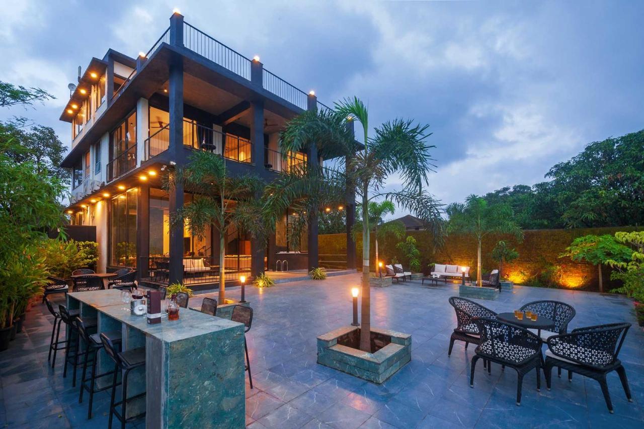 Sunset Boulevard By Stayvista - Lakeside Villa With Pet-Friendly Ambiance, Deck, Terrace, Plunge Pool & Modern Flair Карджат Екстериор снимка