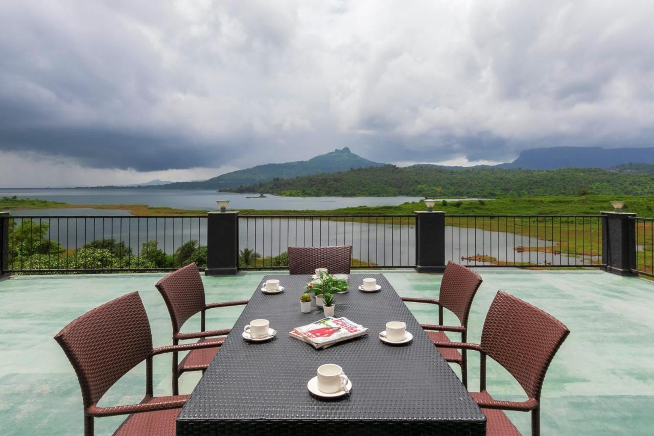 Sunset Boulevard By Stayvista - Lakeside Villa With Pet-Friendly Ambiance, Deck, Terrace, Plunge Pool & Modern Flair Карджат Екстериор снимка