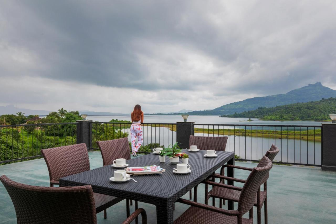 Sunset Boulevard By Stayvista - Lakeside Villa With Pet-Friendly Ambiance, Deck, Terrace, Plunge Pool & Modern Flair Карджат Екстериор снимка
